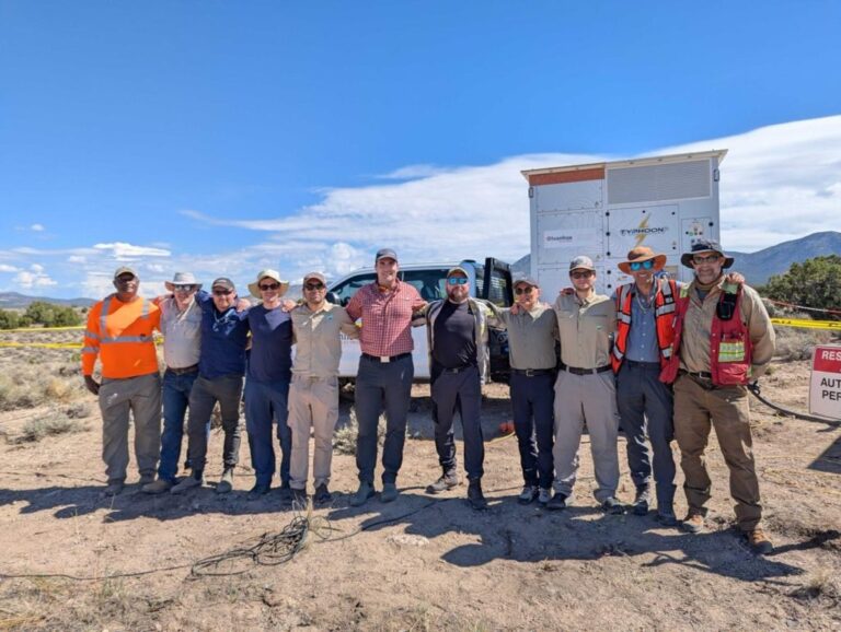 SQM e Ivanhoe Electric firman acuerdo estratégico de exploración para identificar yacimientos de cobre de clase mundial en Chile ▶️ SQM and Ivanhoe Electric sign strategic exploration agreement to identify world-class copper deposits in Chile